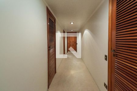 Apartamento à venda com 466m², 4 quartos e 3 vagasCorredor - roupeiros