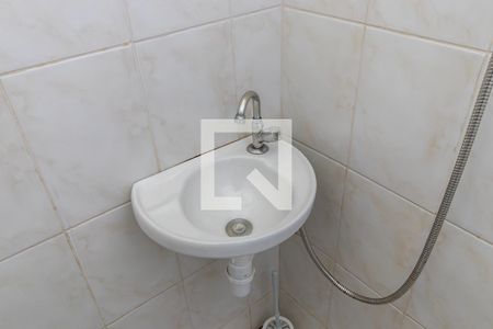 Banheiro de kitnet/studio para alugar com 1 quarto, 20m² em Parque das Universidades, Campinas