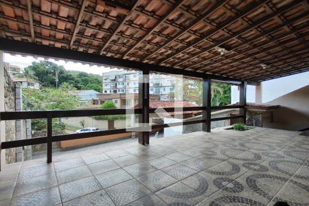 Casa à venda com 254m², 3 quartos e 2 vagas Casa à venda com 254m², 3 quartos e 2 vagasVaranda