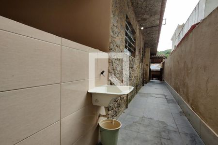 Casa à venda com 254m², 3 quartos e 2 vagas Casa à venda com 254m², 3 quartos e 2 vagasLateral casa