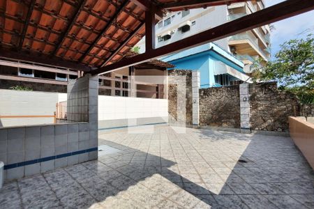 Casa à venda com 254m², 3 quartos e 2 vagas Casa à venda com 254m², 3 quartos e 2 vagasQuintal