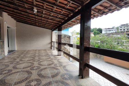 Casa à venda com 254m², 3 quartos e 2 vagas Casa à venda com 254m², 3 quartos e 2 vagasVaranda