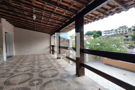 Casa à venda com 254m², 3 quartos e 2 vagas Casa à venda com 254m², 3 quartos e 2 vagasVaranda