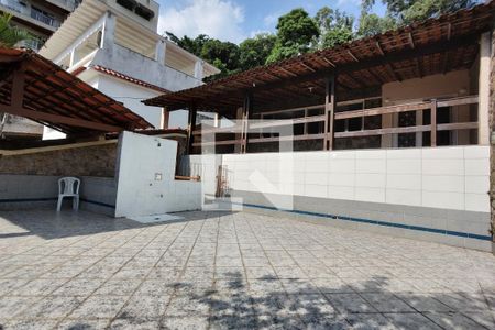 Casa à venda com 254m², 3 quartos e 2 vagas Casa à venda com 254m², 3 quartos e 2 vagasQuintal