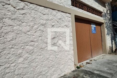 Casa à venda com 254m², 3 quartos e 2 vagas Casa à venda com 254m², 3 quartos e 2 vagasFachada