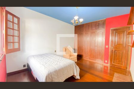 Casa de condomínio à venda com 400m², 3 quartos e 5 vagas