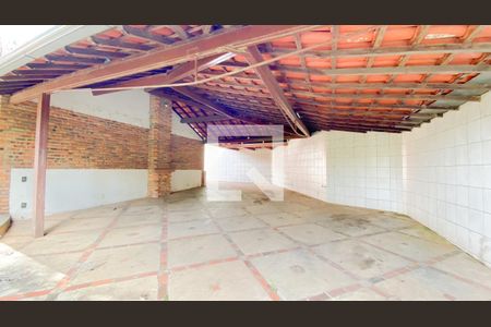 Casa de condomínio à venda com 400m², 3 quartos e 5 vagas