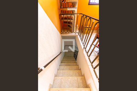 Escada Hall Dormitórios de casa à venda com 3 quartos, 212m² em Jardim Ipanema, Santo André