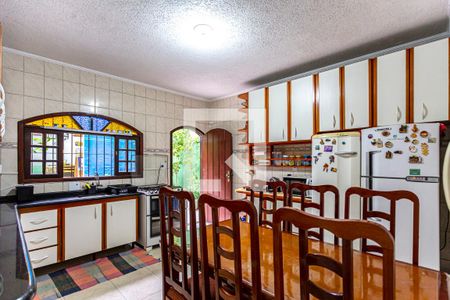 Casa à venda com 212m², 3 quartos e 2 vagasCozinha