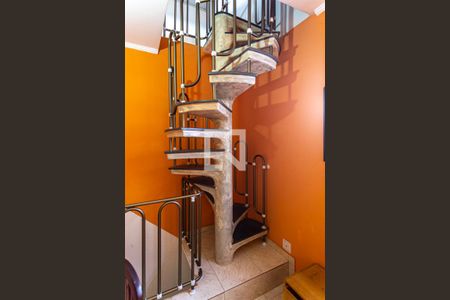 Casa à venda com 212m², 3 quartos e 2 vagasEscada Sótão