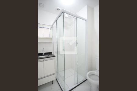 Banheiro de kitnet/studio para alugar com 1 quarto, 27m² em Vila Dom Pedro I, São Paulo