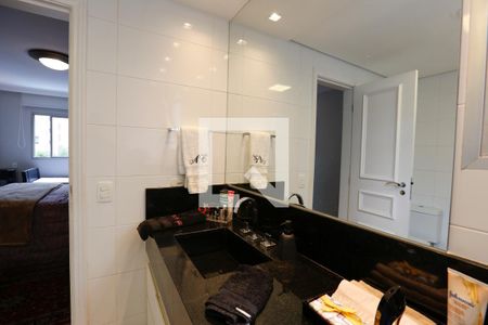 Apartamento à venda com 210m², 4 quartos e 4 vagasBanheiro da Suíte 2