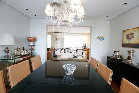 Apartamento à venda com 210m², 4 quartos e 4 vagasSala de Jantar