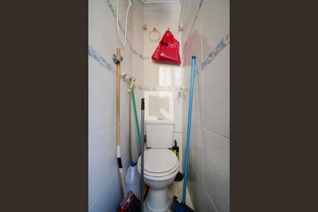 Apartamento à venda com 55m², 3 quartos e sem vaga Apartamento à venda com 55m², 3 quartos e sem vagaBanheiro de Serviço