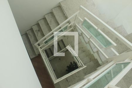 Casa para alugar com 414m², 5 quartos e 7 vagasEscada