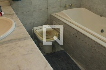 Casa para alugar com 414m², 5 quartos e 7 vagasBanheiro da Suíte 2