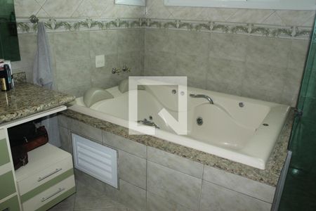 Casa para alugar com 414m², 5 quartos e 7 vagasBanheiro da Suíte