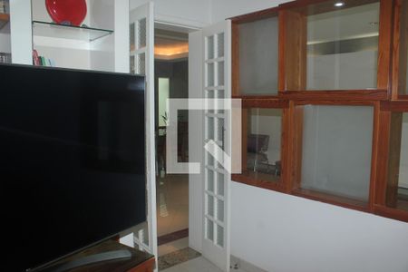 Sala de TV de casa à venda com 5 quartos, 414m² em Jardim Campo Grande, São Paulo
