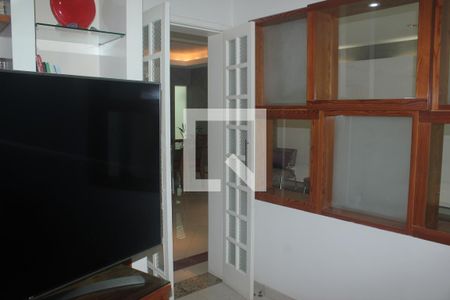 Sala de TV de casa para alugar com 5 quartos, 414m² em Jardim Campo Grande, São Paulo