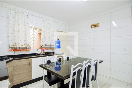 Casa à venda com 120m², 2 quartos e 2 vagasCozinha