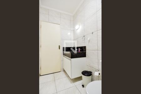 Casa à venda com 120m², 2 quartos e 2 vagasBanheiro Social