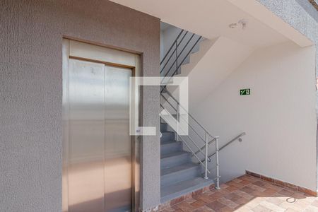 Apartamento à venda com 43m², 2 quartos e sem vaga Apartamento à venda com 43m², 2 quartos e sem vagaElevador