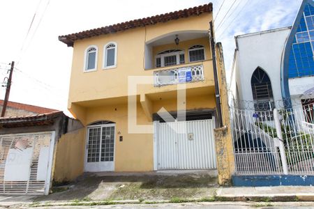 Casa para alugar com 80m², 2 quartos e 1 vaga Casa para alugar com 80m², 2 quartos e 1 vagaFachada
