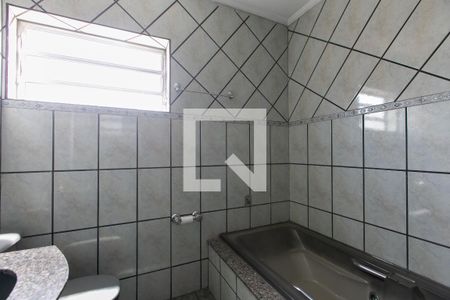 Casa para alugar com 80m², 2 quartos e 1 vaga Casa para alugar com 80m², 2 quartos e 1 vagaBanheiro Social