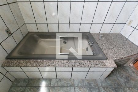 Casa para alugar com 80m², 2 quartos e 1 vaga Casa para alugar com 80m², 2 quartos e 1 vagaBanheira