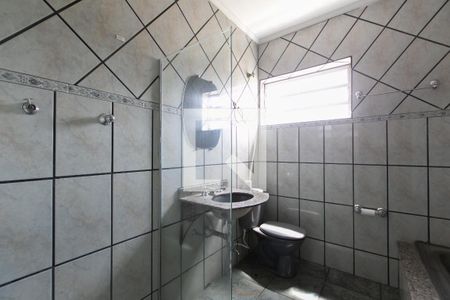 Casa para alugar com 80m², 2 quartos e 1 vaga Casa para alugar com 80m², 2 quartos e 1 vagaBanheiro Social