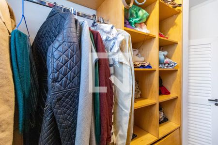 Casa à venda com 300m², 3 quartos e 3 vagasQuarto 1 - Closet