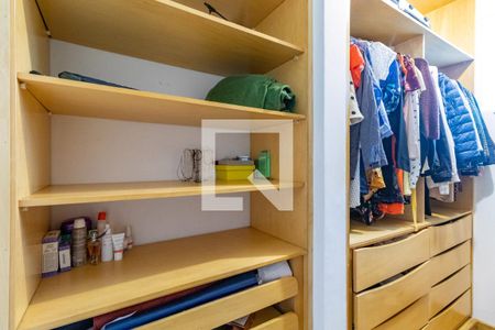 Casa à venda com 300m², 3 quartos e 3 vagasQuarto 1 - Closet