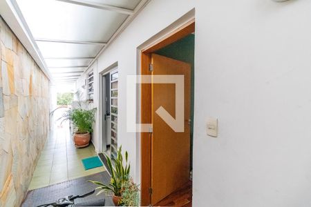 Casa à venda com 300m², 3 quartos e 3 vagasCorredor lateral