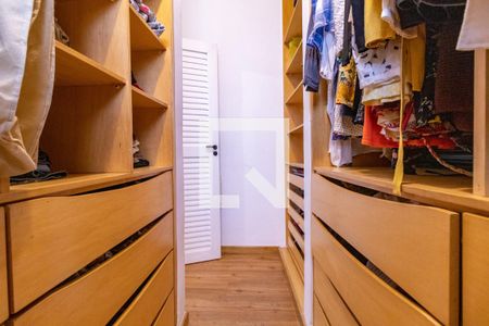 Casa à venda com 300m², 3 quartos e 3 vagasQuarto 1 - Closet