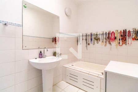 Casa à venda com 300m², 3 quartos e 3 vagasSuite - Banheiro