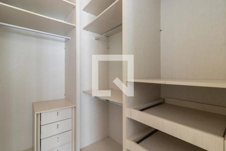 Closet Suíte de apartamento para alugar com 2 quartos, 73m² em Vila Olímpia, São Paulo