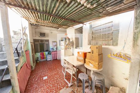 Casa à venda com 100m², 2 quartos e sem vagaQuintal