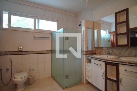 Casa à venda com 900m², 6 quartos e 4 vagasSuíte 1 - Banheiro