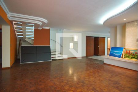 Sala de casa à venda com 6 quartos, 900m² em Chácara das Pedras, Porto Alegre