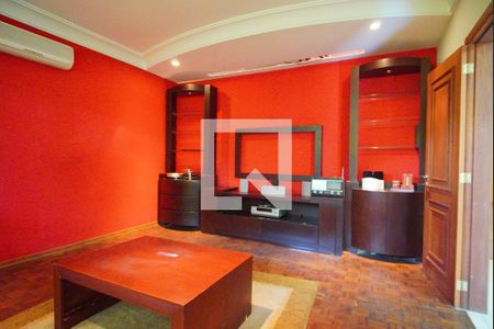 Sala Cinema de casa à venda com 6 quartos, 900m² em Chácara das Pedras, Porto Alegre