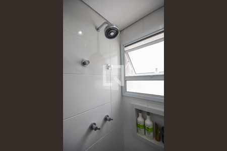 Apartamento à venda com 58m², 2 quartos e 2 vagas Apartamento à venda com 58m², 2 quartos e 2 vagasChuveiro do banheiro