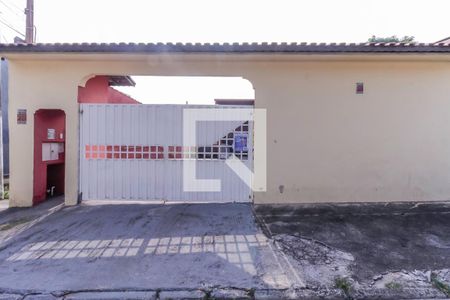 Casa à venda com 70m², 2 quartos e 8 vagas Casa à venda com 70m², 2 quartos e 8 vagasFachada