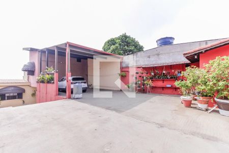 Casa à venda com 70m², 2 quartos e 8 vagas Casa à venda com 70m², 2 quartos e 8 vagasGaragem