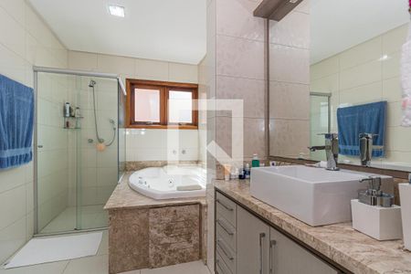 Casa à venda com 420m², 4 quartos e 10 vagasBanheiro da Suíte