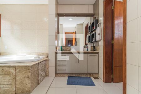 Casa à venda com 420m², 4 quartos e 10 vagasBanheiro da Suíte