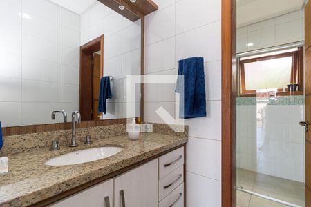 Casa à venda com 420m², 4 quartos e 10 vagasBanheiro da Piscina