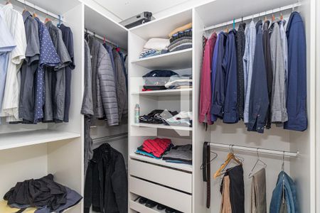 Casa à venda com 420m², 4 quartos e 10 vagasCloset