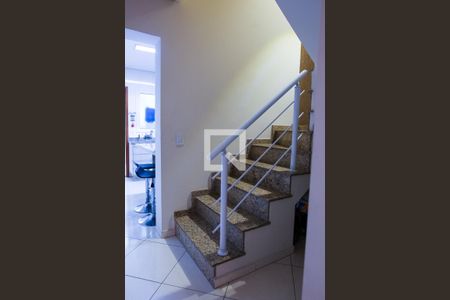 Escada de casa à venda com 3 quartos, 147m² em Parque Erasmo Assunção, Santo André