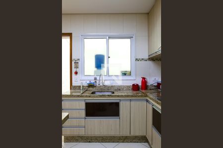 Casa à venda com 147m², 3 quartos e 2 vagas Casa à venda com 147m², 3 quartos e 2 vagasCozinha