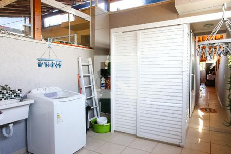 Casa à venda com 147m², 3 quartos e 2 vagas Casa à venda com 147m², 3 quartos e 2 vagasÁrea de Serviço